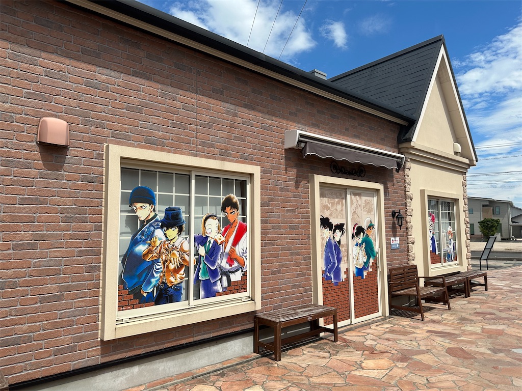 名探偵コナンに会えるまち』は、コナンブロンズ像をはじめ、店も駅も