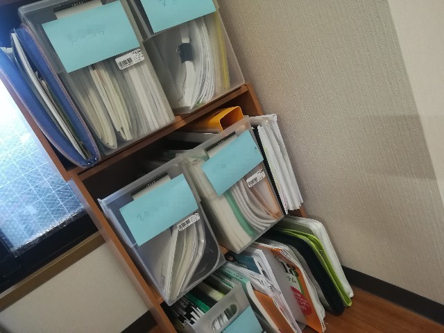 断捨離できない紙類（雑誌や資料）は、使いやすい形にして処分
