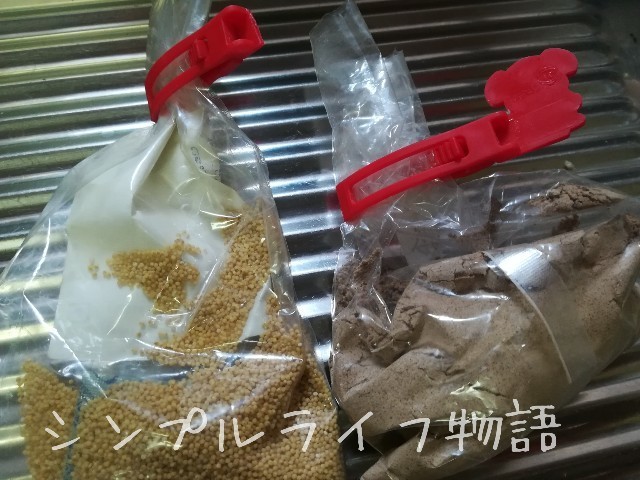 袋の入って売られているゴマなど2