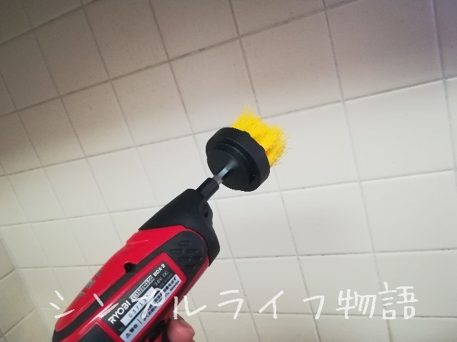 キッチンのタイル壁　目地の掃除３