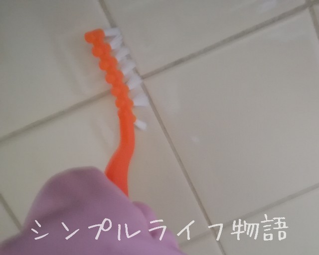 キッチンのタイル壁　目地の掃除18