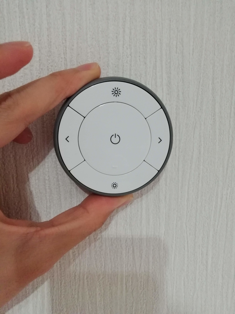 IKEAでリビング用にシーリングスポットライトを購入！リモコンも
