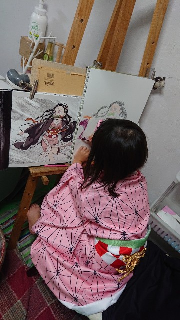 絵画教室で鬼滅の刃キャラクターを描く ダメだめパパの2児の子供との成長物語