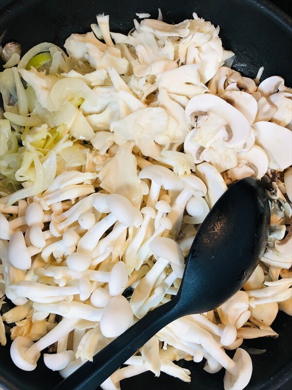 きのこのポタージュスープ 何のきのこで作ってもok 今回は白いきのこだけで作ってみました 関東きのこの会 きのこ情報ポータルサイト