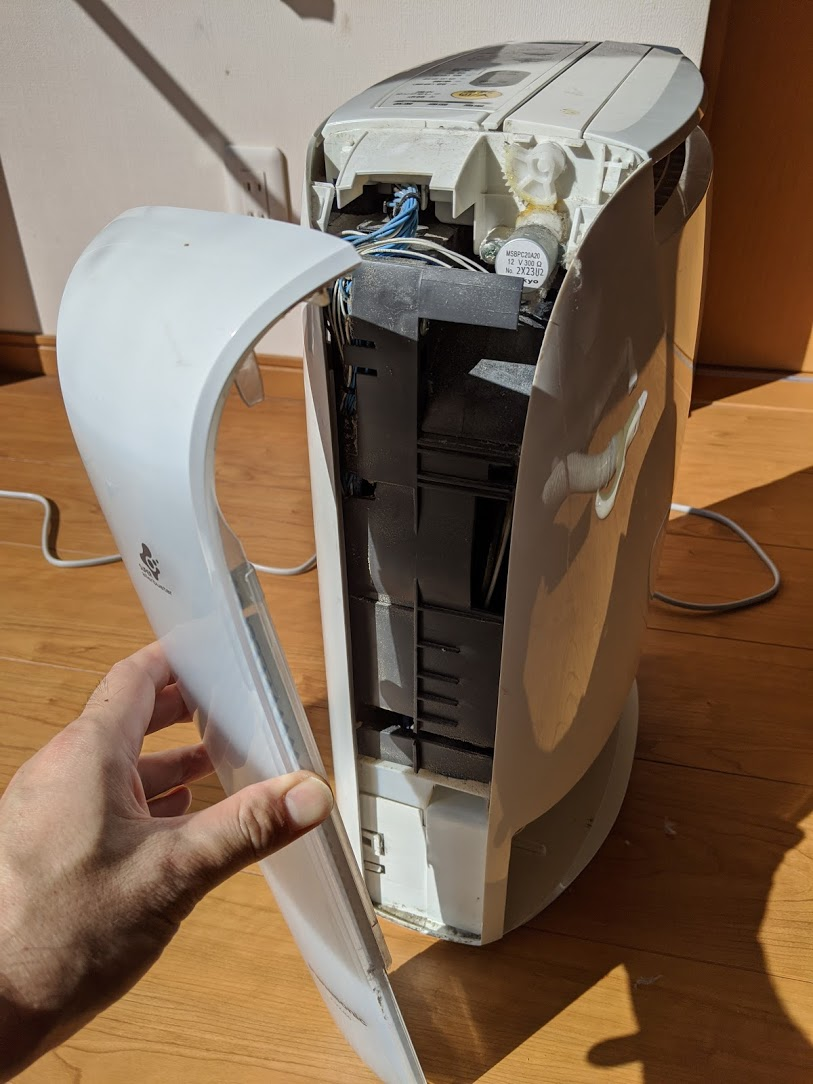 パナソニック製】除湿機が故障?動かなくなった!原因はホコリ|分解して ...