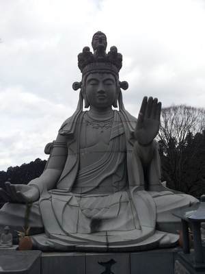 壷阪寺のパワーストーン台座のある石造