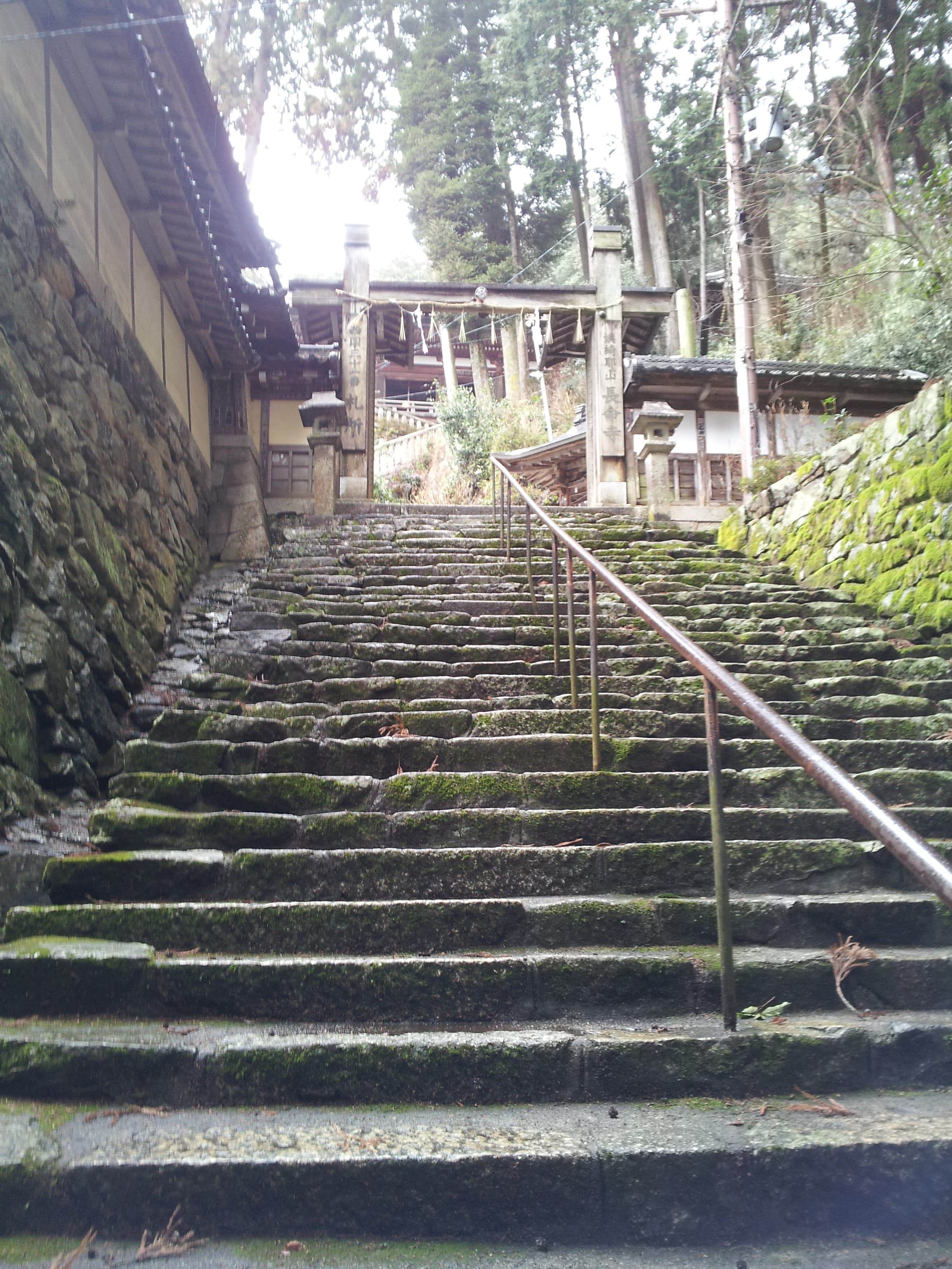 長命寺の長い階段