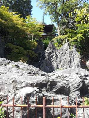 石山寺の硅灰石と多宝塔