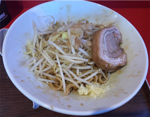 豚まるの魚介アブラソバ メガネ先生の日記