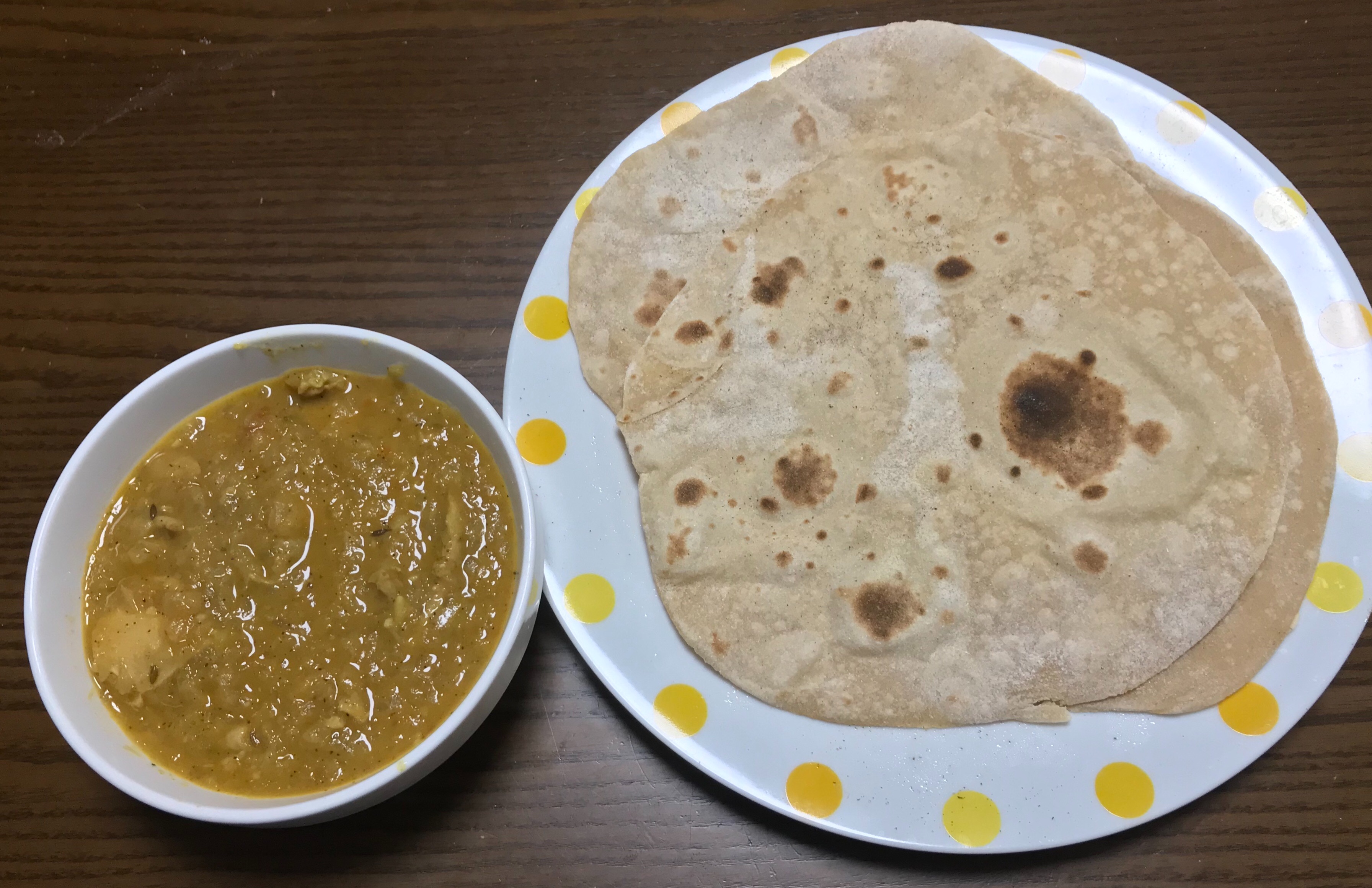 手作りチキンカレーとチャパティ 手作りチキンカレーとチャパティ
