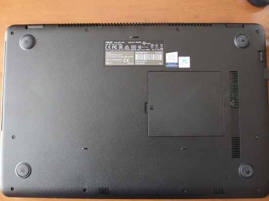 ASUS VivoBook F542U - ガラクタな部屋