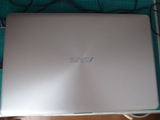 ASUS VivoBook F542U NOTE-PC - ガラクタな部屋