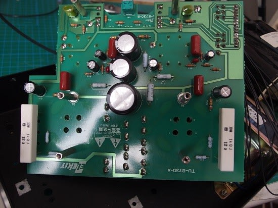 ELEKIT TU-8730 - ガラクタな部屋