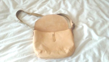 シンプルなレザーショルダーバッグ フェリシモのキットで作って愛用中 シンプルがいいかもしれない