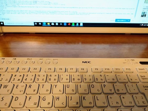 10年ほど使ったデスクトップパソコンがついに壊れて買い替えた シンプルがいいかもしれない