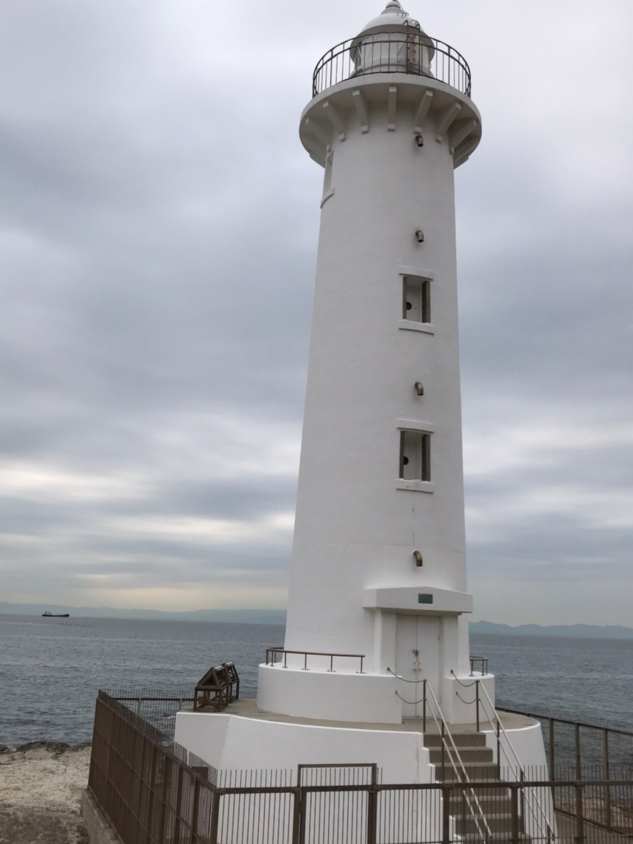 海沿いに立つ白亜の野間灯台とパワースポットつぶて浦の鳥居 美浜町 南知多町 子育て記録あれやこれ