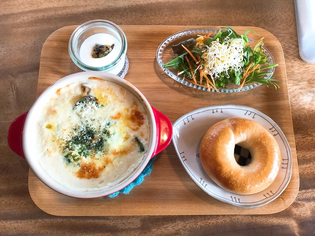 子ども連れでいける常滑市のランチ・ベーグルカフェソラリンのランチ・ホワイトソースグラタン