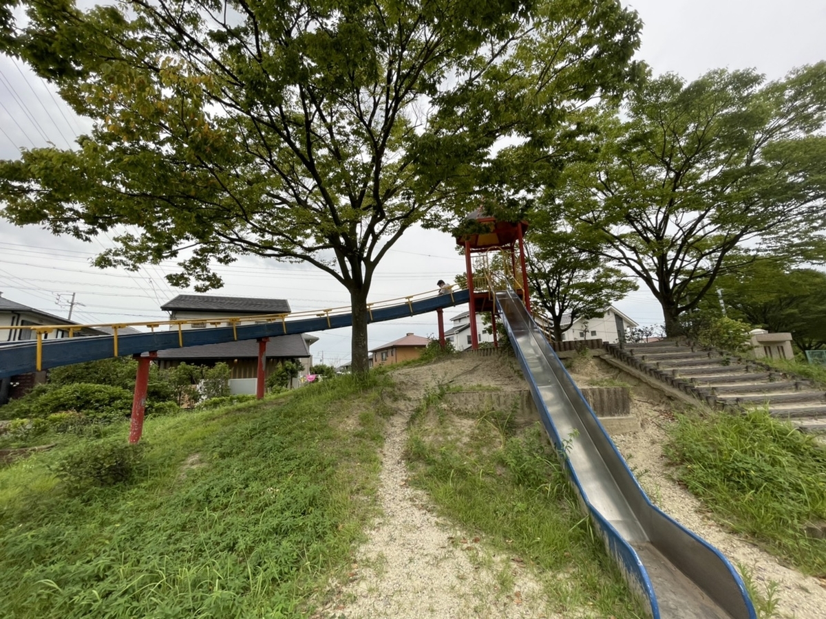 愛知県半田市にある1歳から遊べる幼児用遊具のあるのぞみヶ丘公園の複合遊具