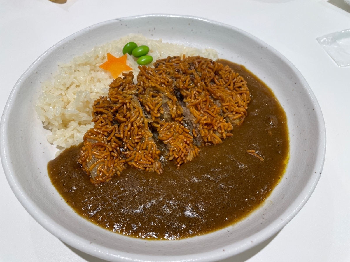 三重県津市にあるおやつタウンのベビースターダイニングメニュー、ベビースターカツカレー