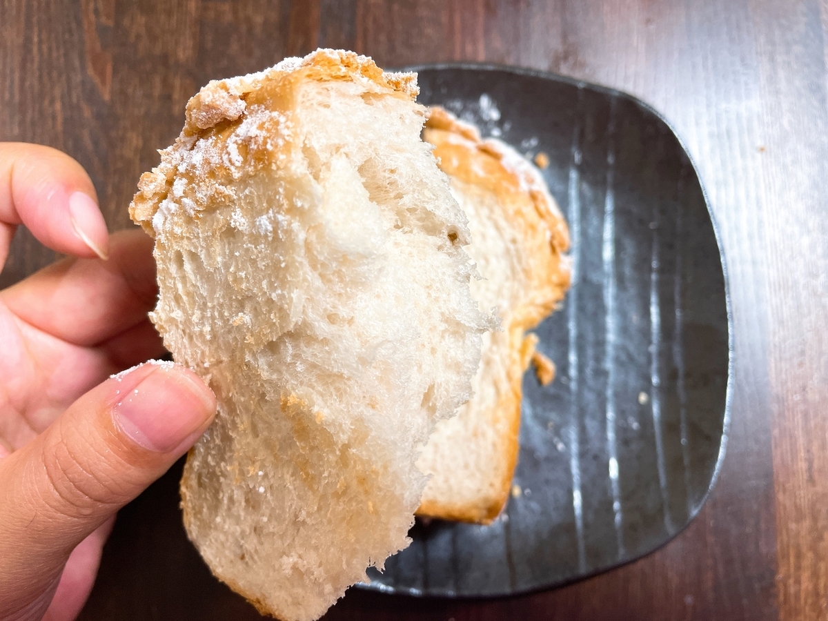 子ども連れで行けるパン工房風舎のメロンパン食パン断面図