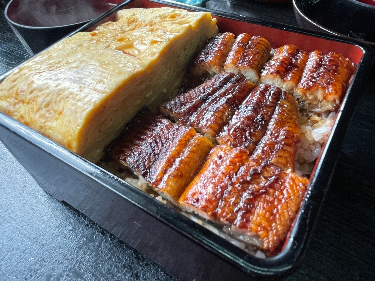 滋賀県大津市にあるうなぎの名店、行列のできる「日本一のうなぎかねよ」のうな重