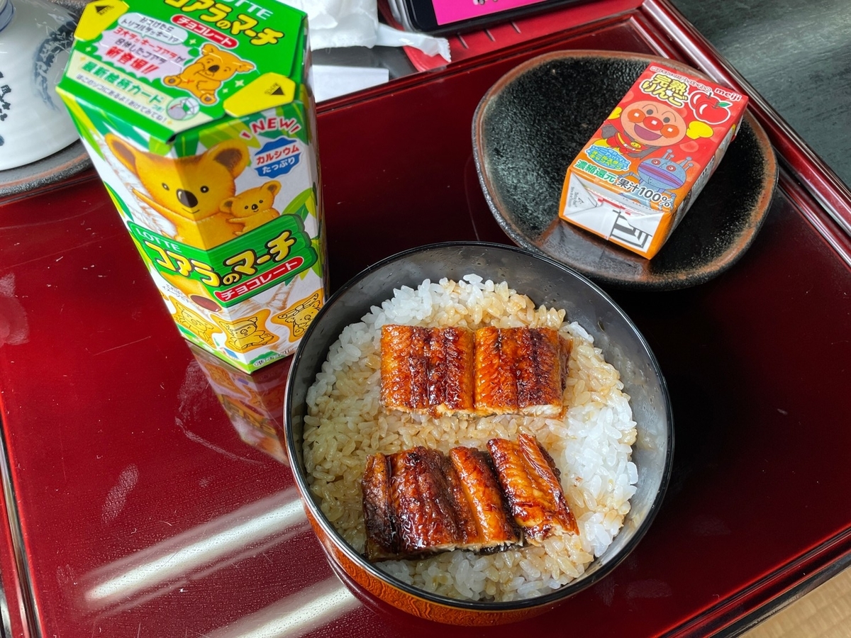 滋賀県大津市にあるうなぎの名店、行列のできる「日本一のうなぎかねよ」のお子様セット