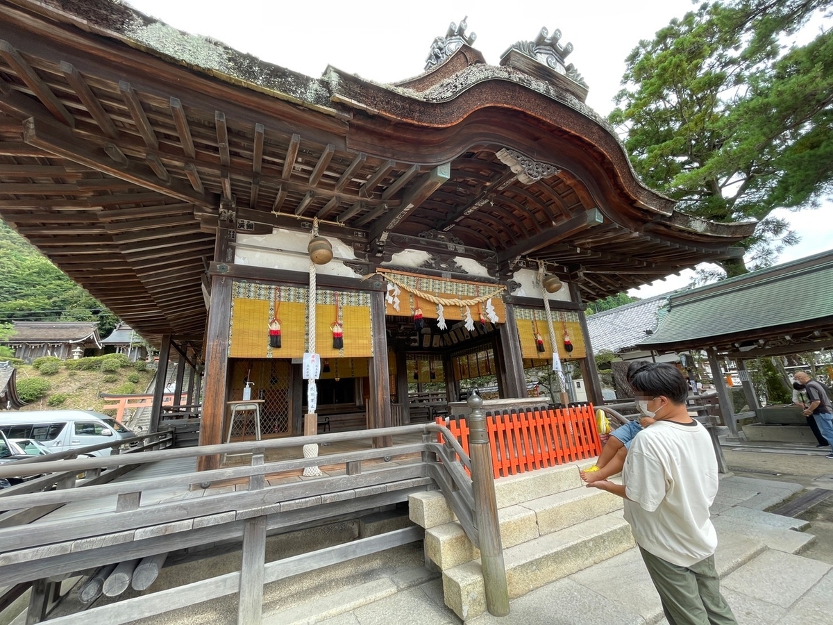 滋賀県高島市にある近江最古の大社「白鬚神社」の拝殿