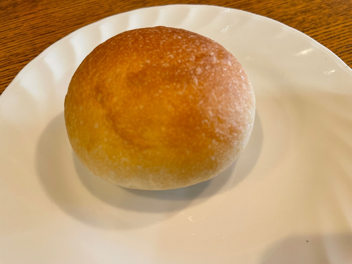 名古屋市千種区のナゴヤドーム近くにあるコーヒーとスパゲティーの美味しい店「しんぷる」のランチについてくるロールパン