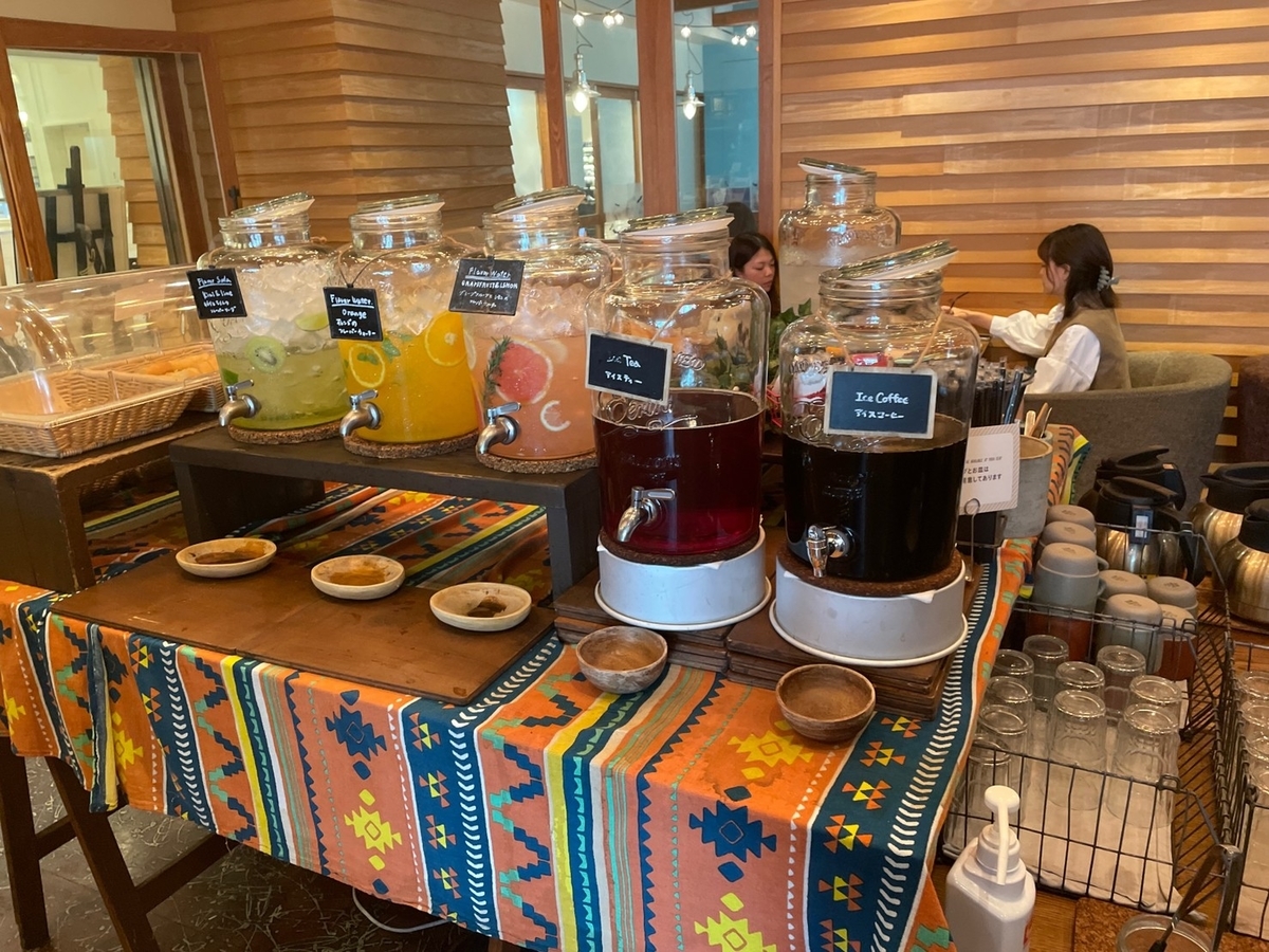 名駅の大名古屋ビルヂングに入っているパン食べ放題の付きのランチが人気のYURT(ユルト)のドリンクバー