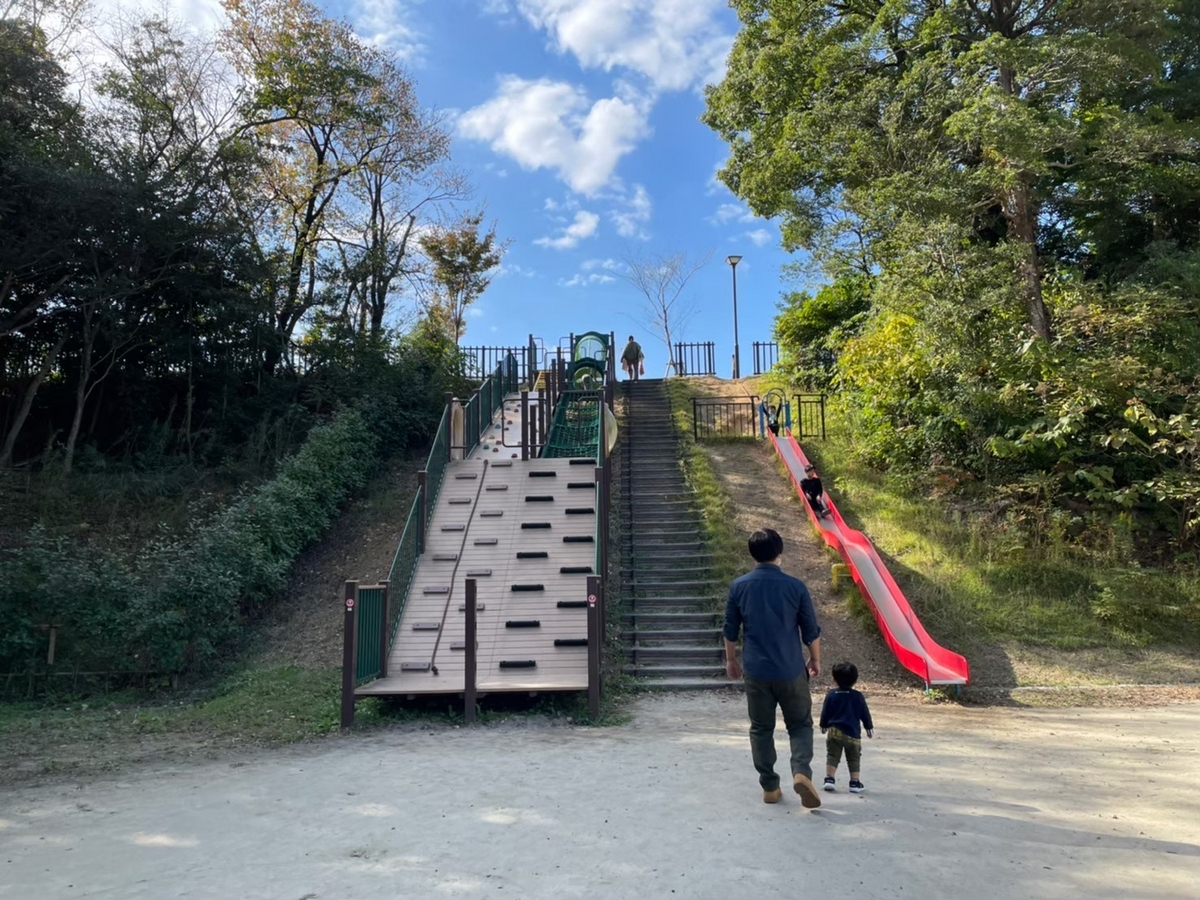 愛知県半田市の遊具がある子どもの遊び場・雁宿公園のアスレチック遊具