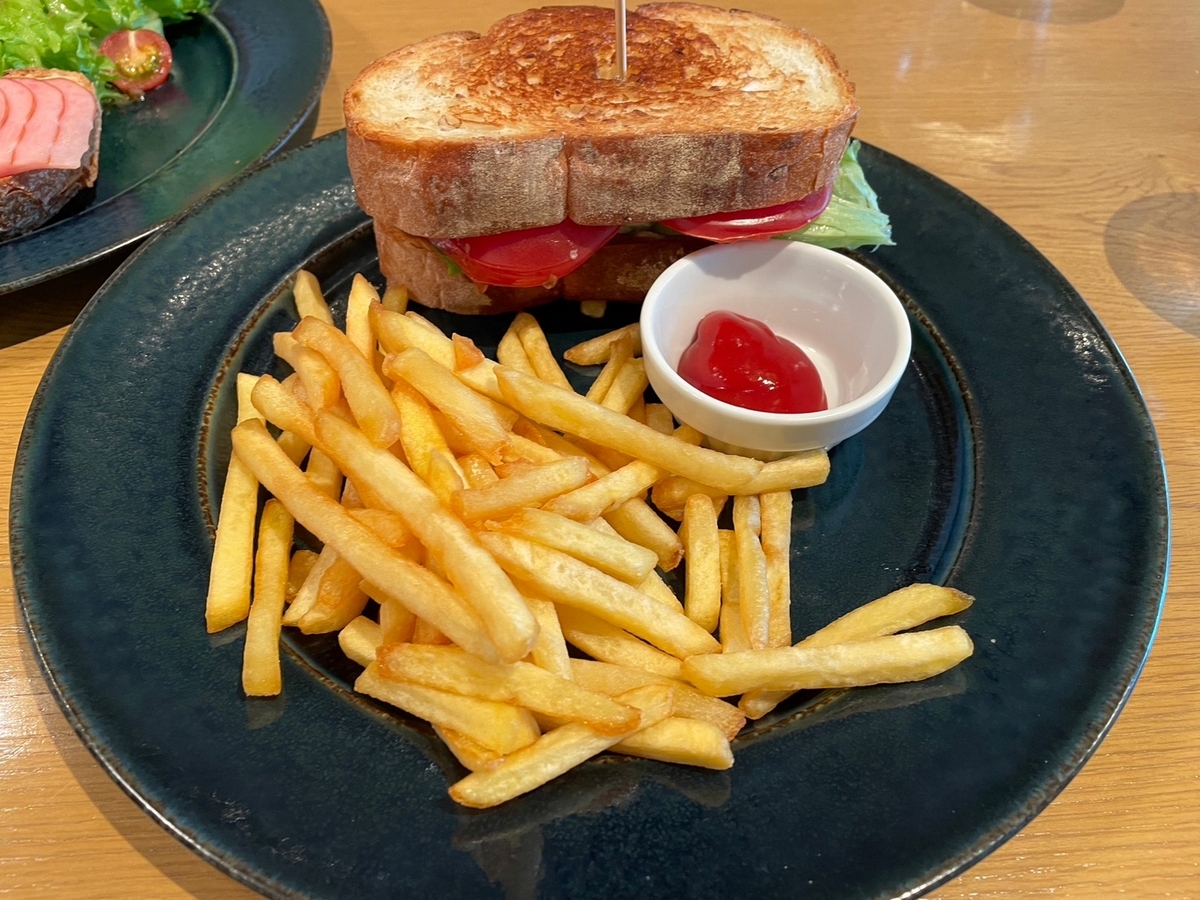 銀座伊東屋G.Itoya12階にあるサンフランシスコスタイルのカフェ&レストランCAFEStylo(カフェスティロ）のランチ・鯖コンフィ