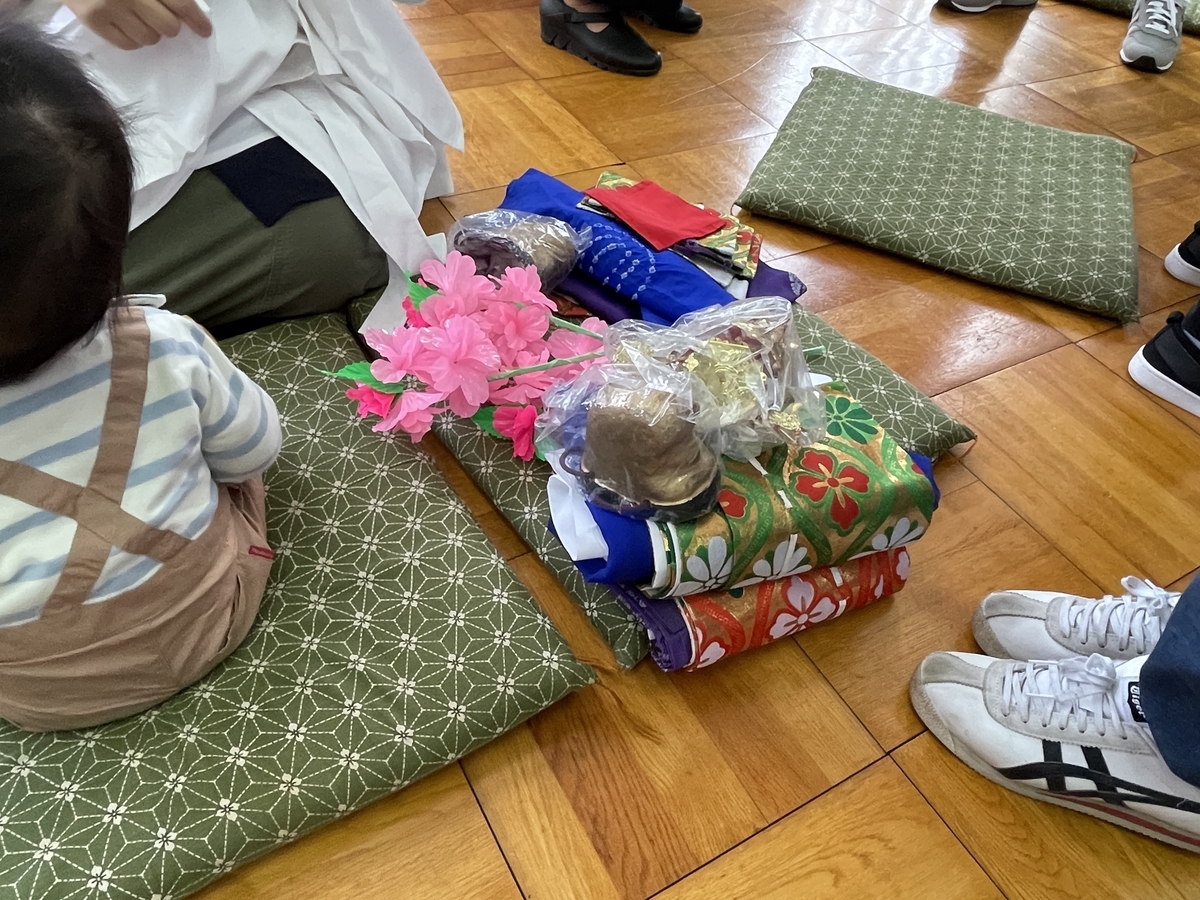 半田市亀崎にある神前神社で行われた稚児行列の貸し衣装