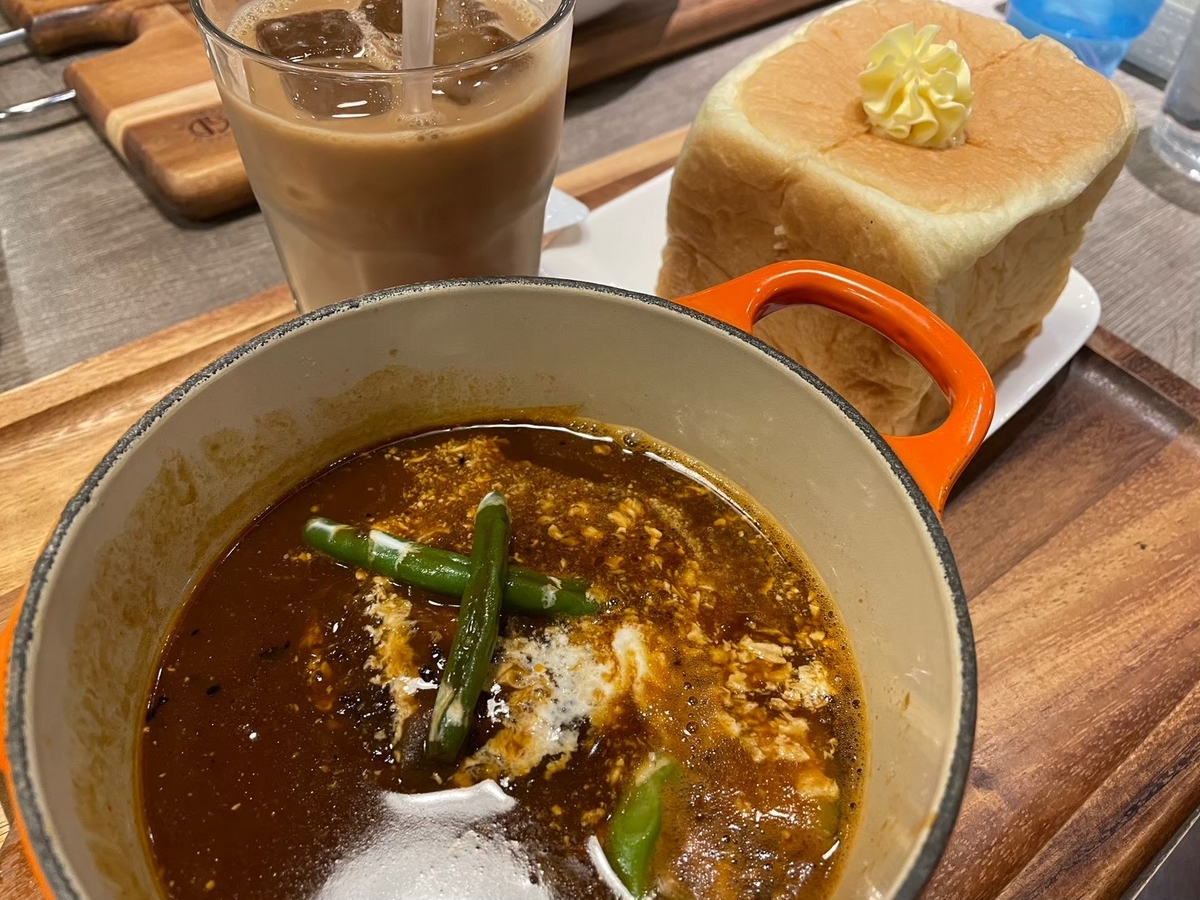 ららぽーと愛知東郷で赤ちゃんや子ども連れでランチができるE＆A CAFEのデミグラスソースハンバーグ