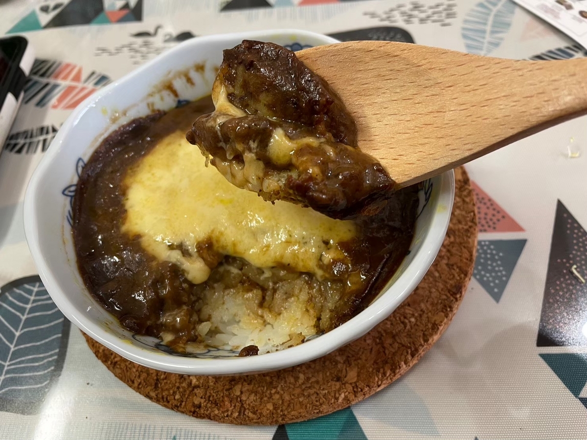 人気駅弁ランキング1位を獲得した有田焼カレーのチーズとのハーモニー