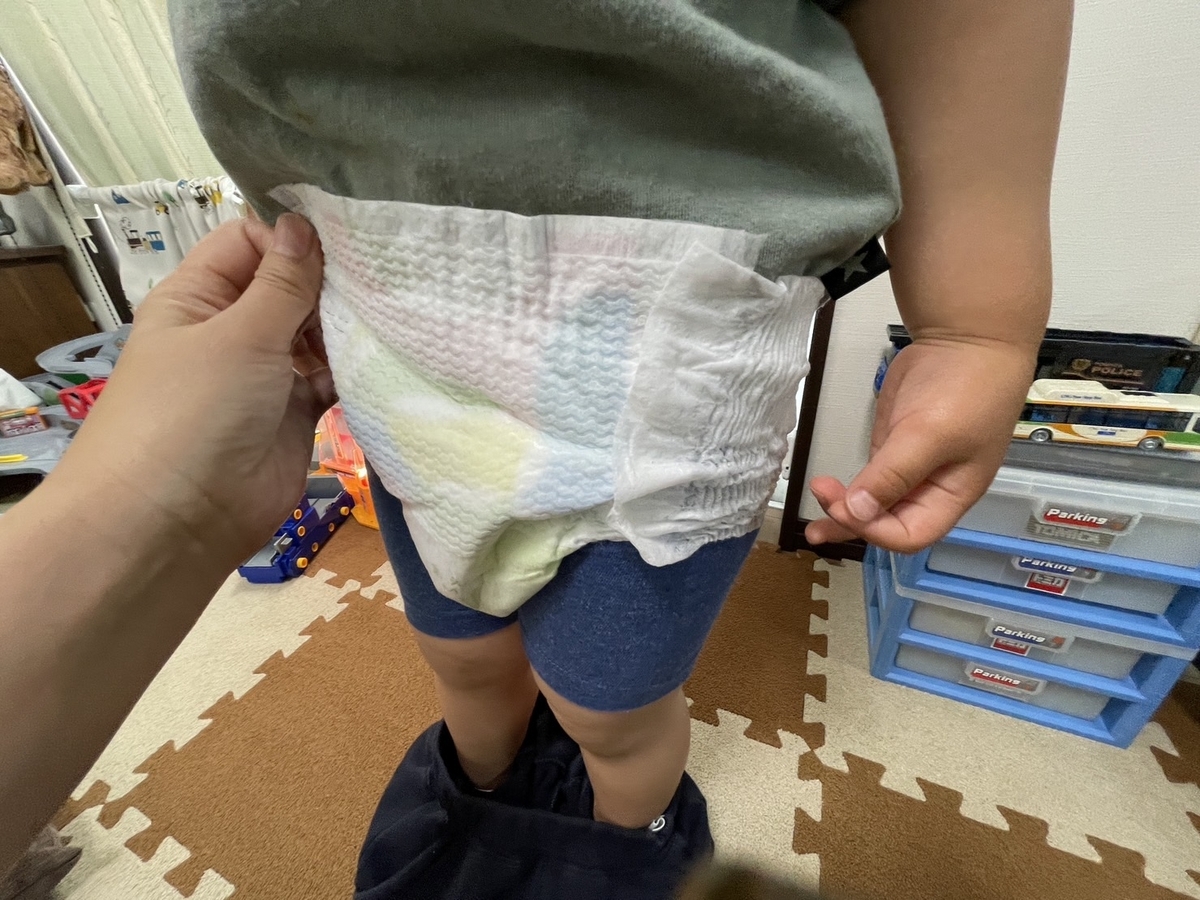 テープタイプにもパンツタイプにもなる人気のオムツMirafeel(ミラフィール)をそのまま履いた図
