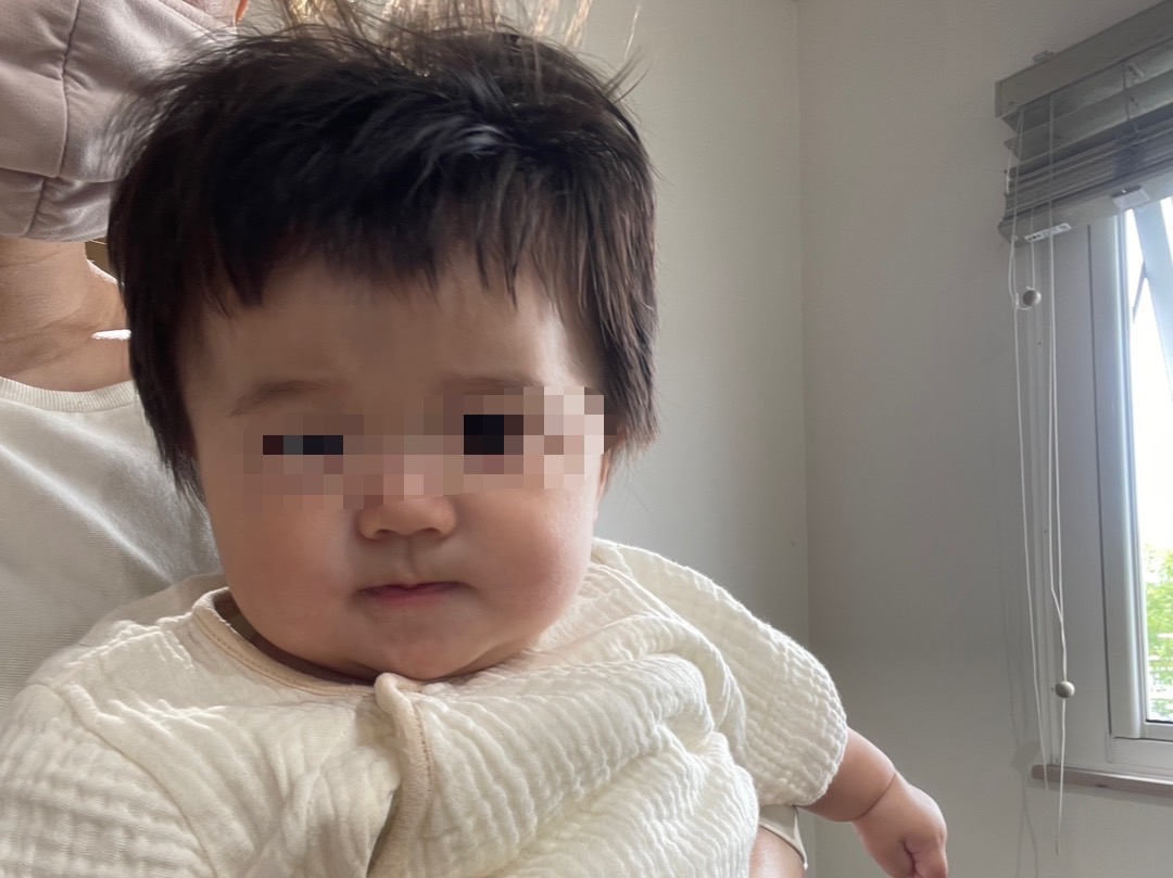 生後4か月の赤ちゃんのヘアカット後の様子