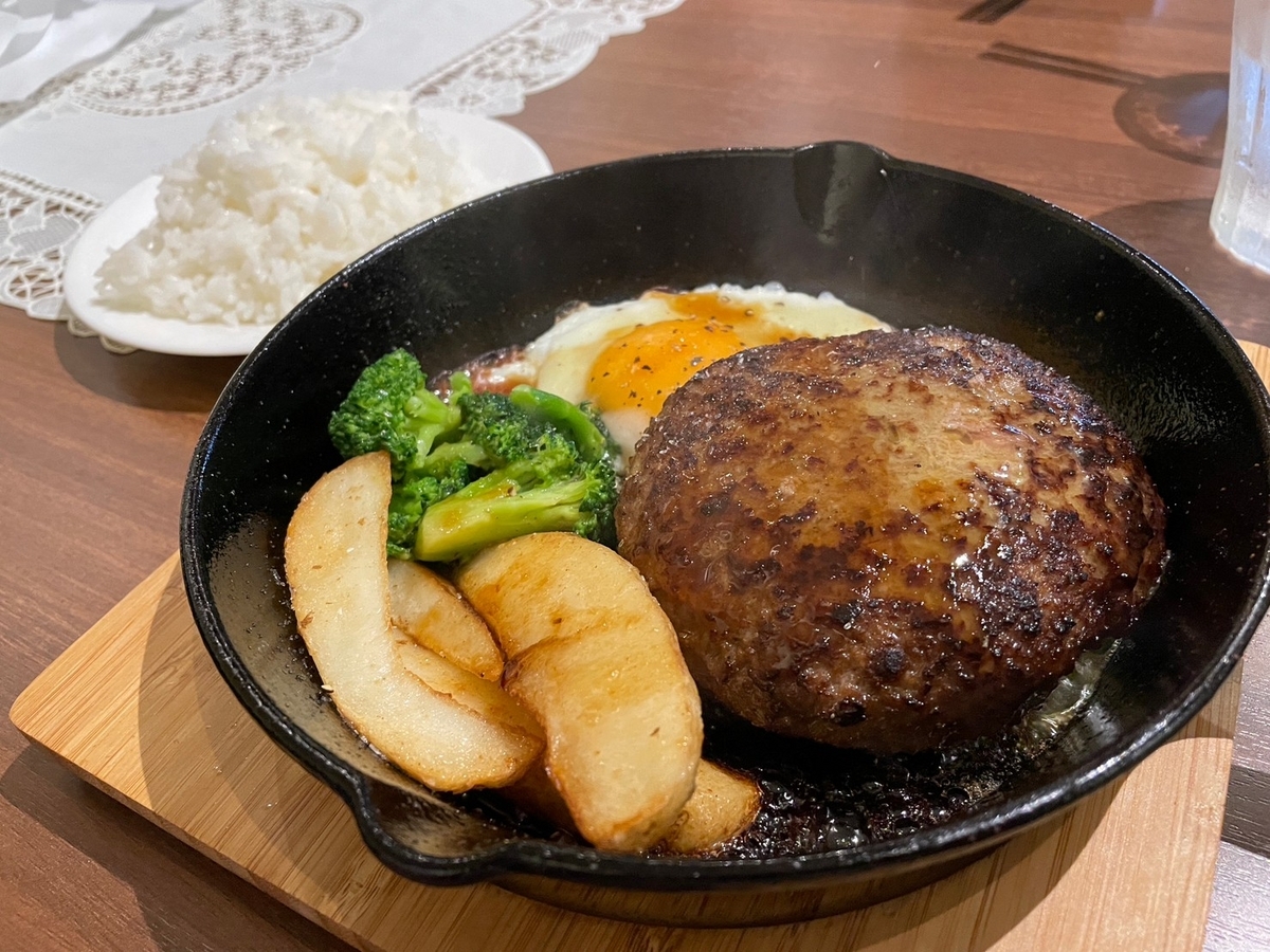半田市にある赤ちゃんや子ども連れでランチができる牛花香（うしかか）のハンバーグ