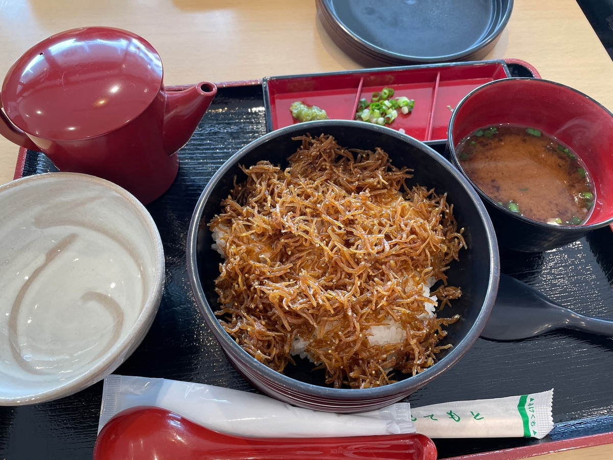 赤ちゃんや子ども連れでランチができる南知多町のマル伊商店の生炊きしらすのひつまぶし