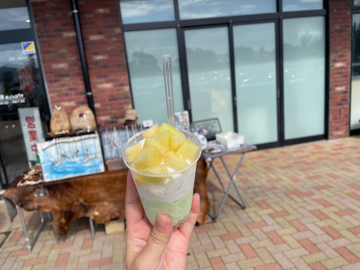 愛知県田原市にある人気の道の駅「田原めっくんはうす」で売られているミニメロンパフェ