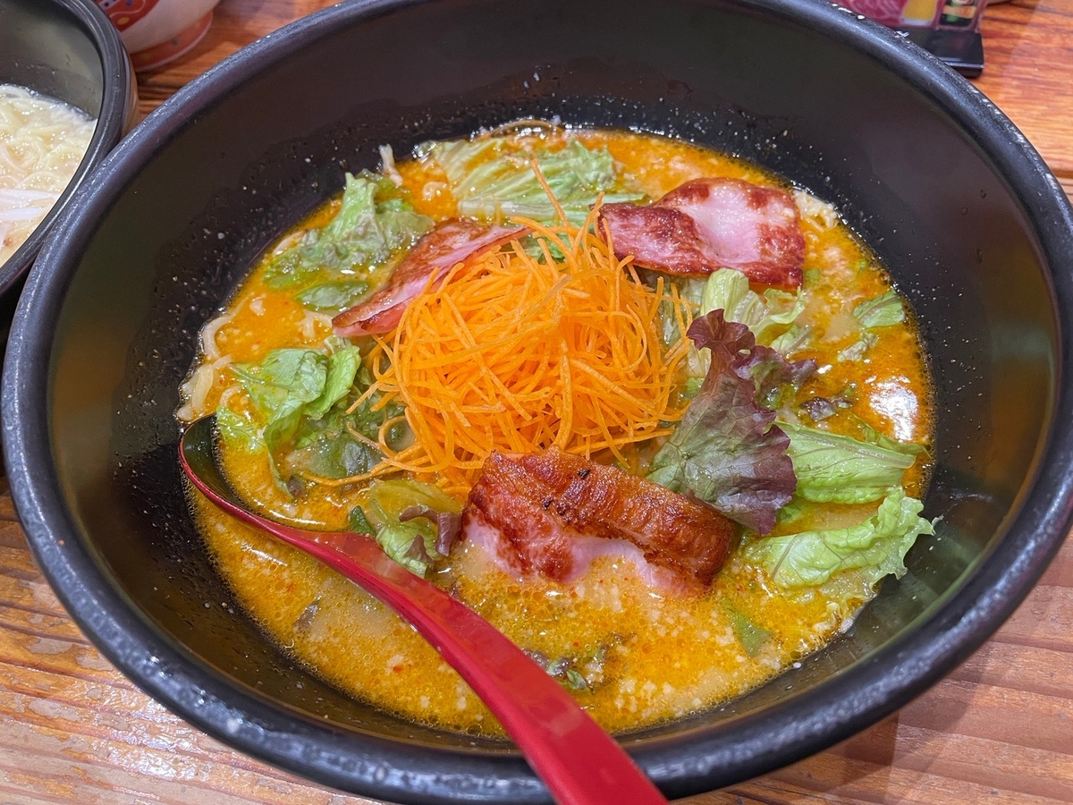 赤ちゃんや子ども連れでランチができるアピタ北方店に入っているラーメン店「麺’ｓ（メンズ）」のスパイシー麺