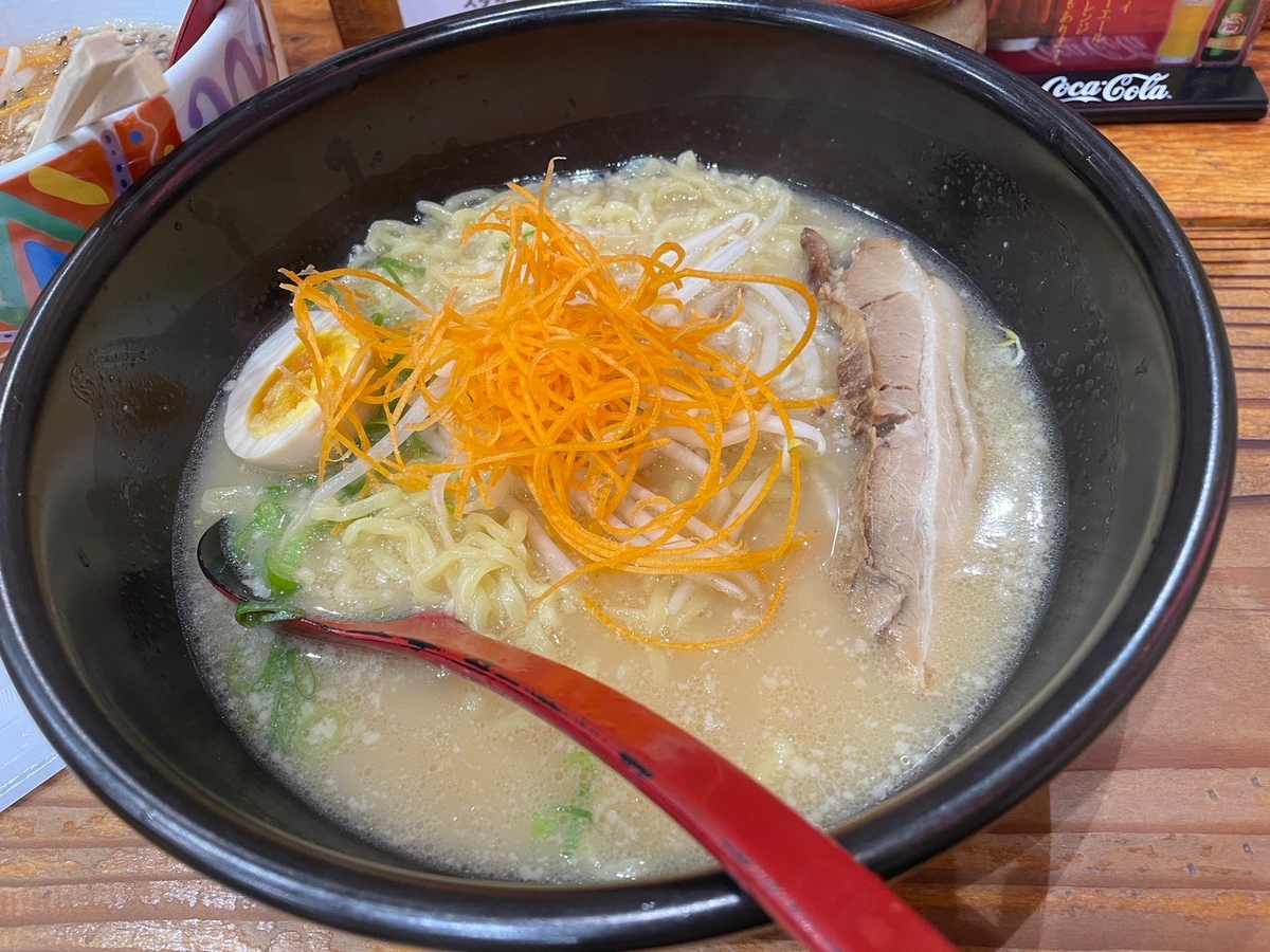 赤ちゃんや子ども連れでランチができるアピタ北方店に入っているラーメン店「麺’ｓ（メンズ）」のとんこつ中華