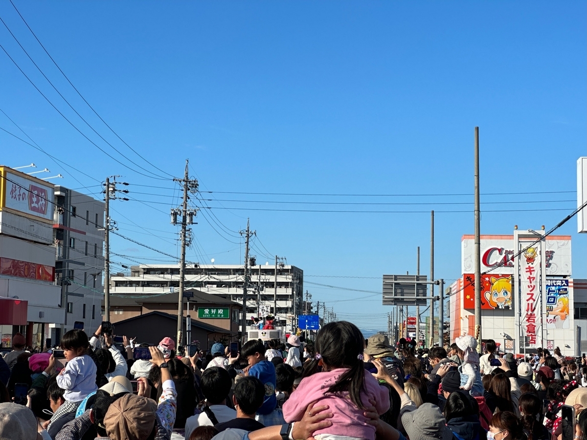 岩倉市で行われた40周年ディズニーパレードのミッキー＆ミニーマウス