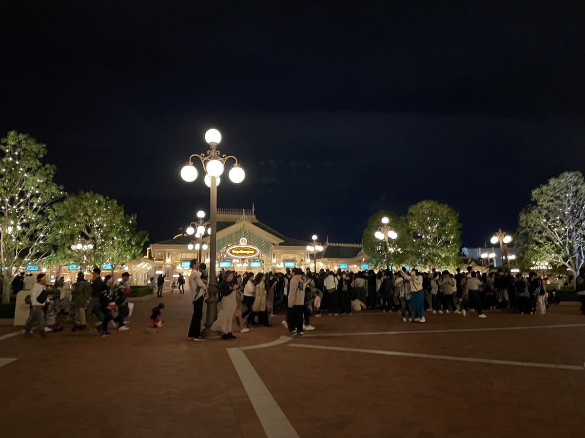 子ども連れで行く貸切ディズニー「プライベートイブニングパーティー」レポ｜入場ゲート18時半の様子