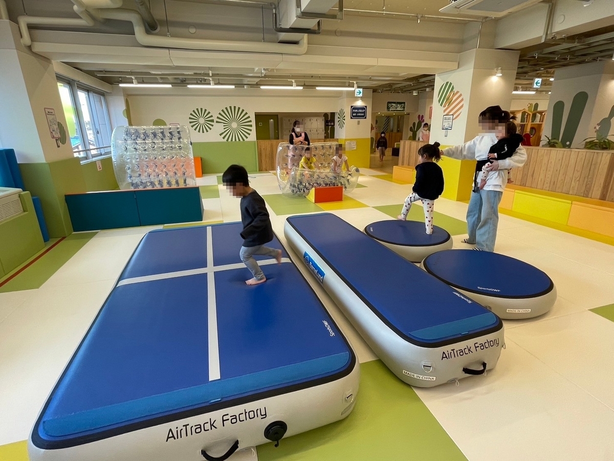 春日井市にある赤ちゃんも子どもも遊べるボーネルンドの施設「子ども屋内遊び場ぐりんぐりん」のエアスポット