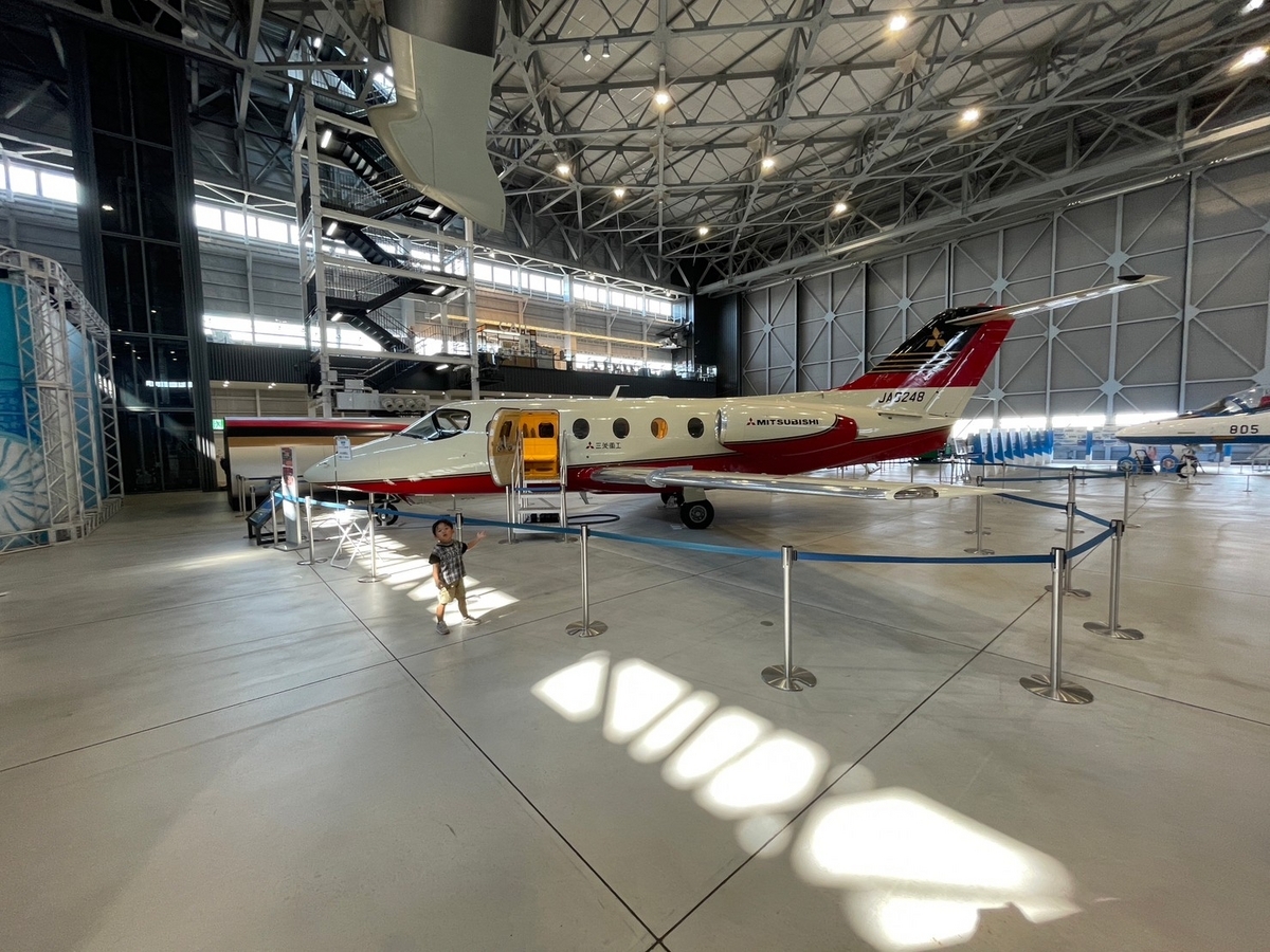 飛行機好きな小さな子どもも楽しめる小牧市にあるあいち航空ミュージアムの実機展示