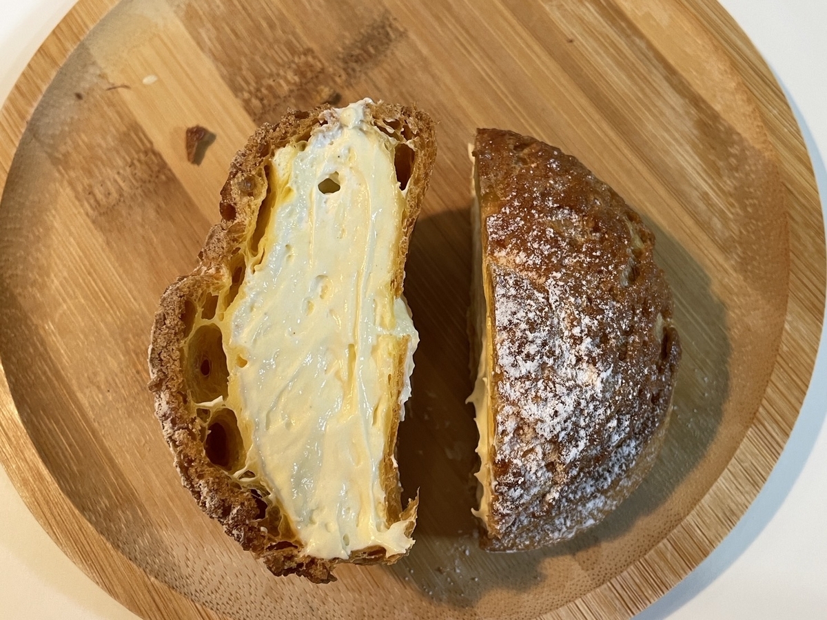 半田市にある人気のスイーツを扱うケーキ屋さん「ボンフォートヴォロンテ」のシュークリーム