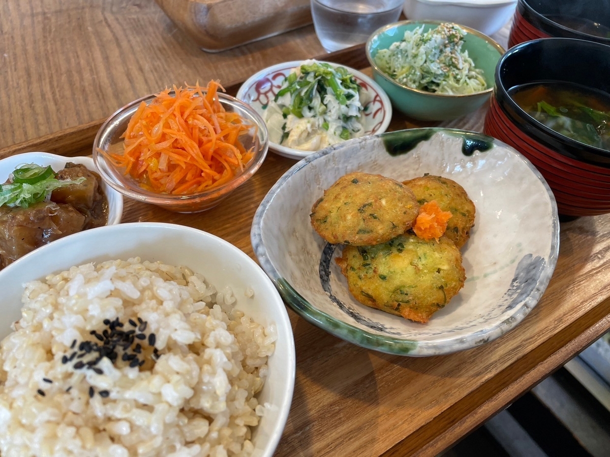 赤ちゃんや子ども連れでランチをした東浦町にある人気のご飯屋さん「食堂&カフェひとつむぎの」のさわのはなご飯セット