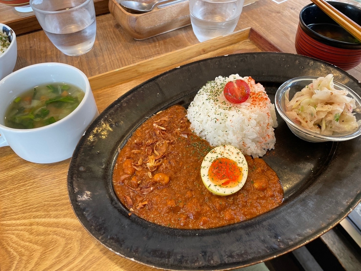 赤ちゃんや子ども連れでランチをした東浦町にある人気のご飯屋さん「食堂&カフェひとつむぎの」のトマトカレー