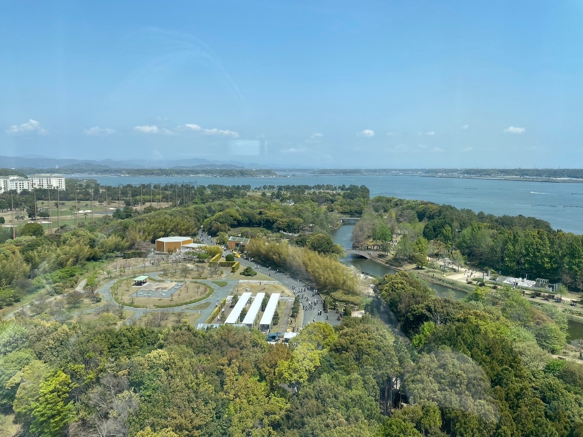 静岡県浜松市の浜名湖花博2024、浜名湖ガーデンパークの展望塔からみる全景