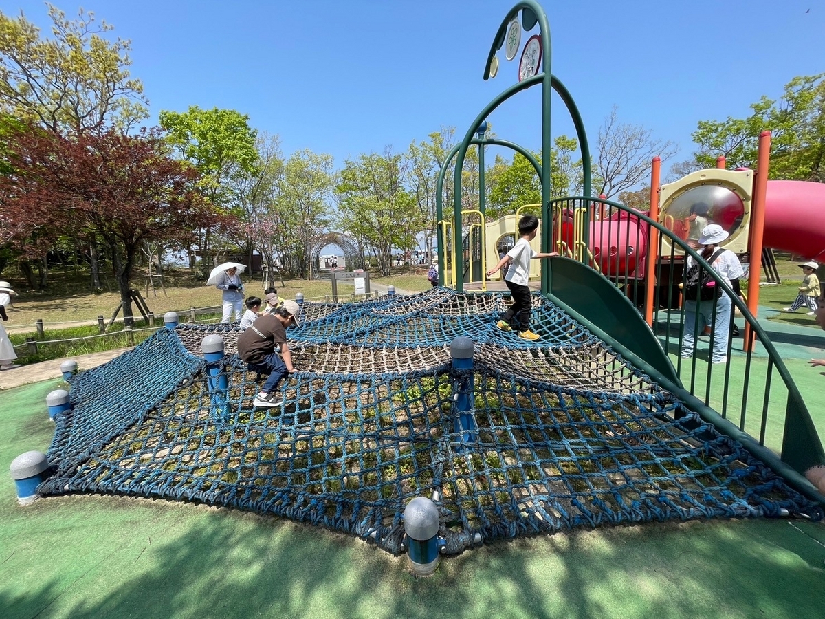 静岡県浜松市の浜名湖花博2024、浜名湖ガーデンパークの子ども広場のネット